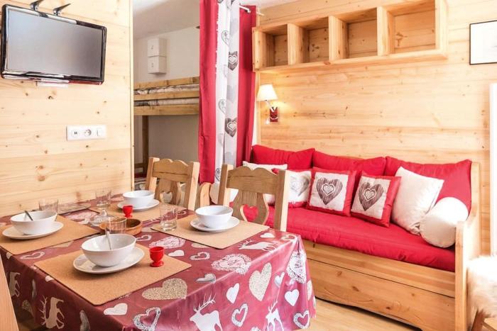 Résidence Ski Soleil - Appartement confortable avec terrasse · Départ ski aux pieds MAE-1234