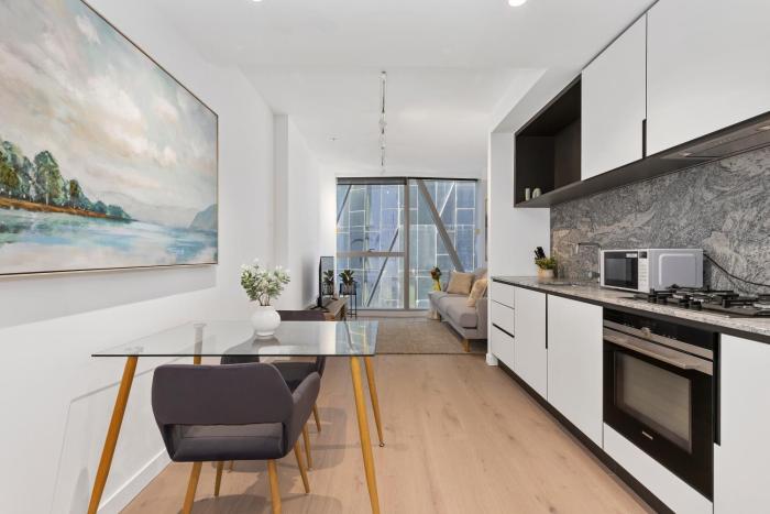 Lvl 54 West Side Place Best Location in Melb!