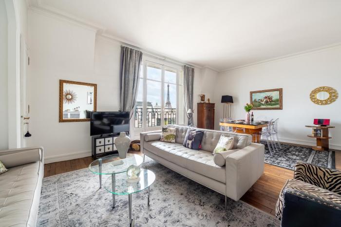 Champs Elysées I Vue sur Tour Eiffel & Spacieux