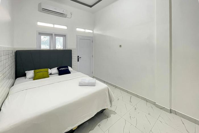 Urbanview Syariah Sasarengan Inn near RSUD Waled Cirebon