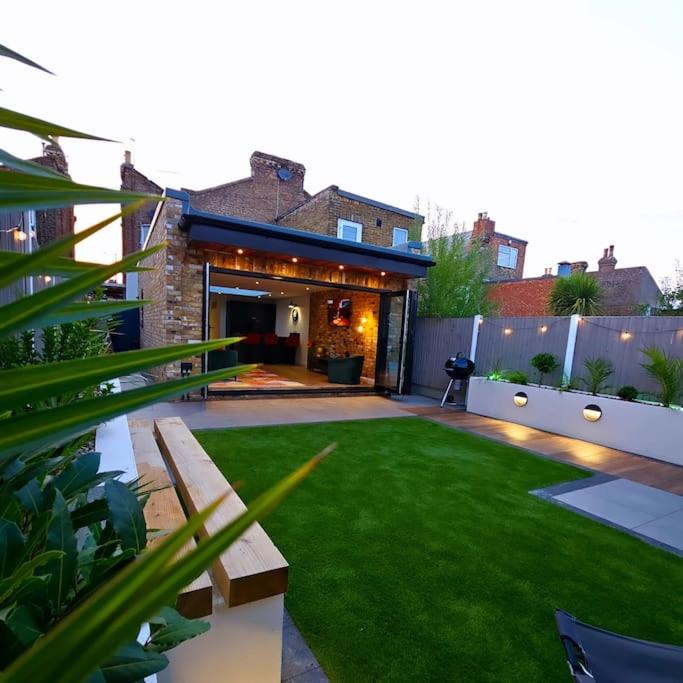 Bright Modern Holiday Villa Find us on Air bn b