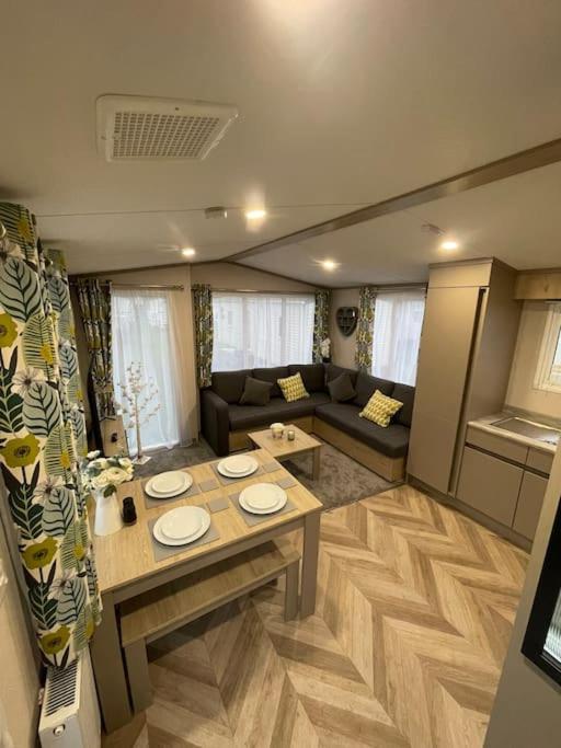 BRAND NEW 6 berth holiday home