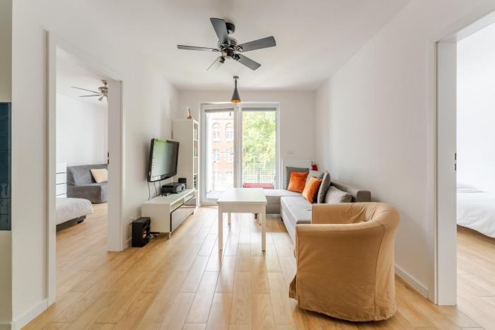 Artyleryjska Apartment for 6 people by BookingHost