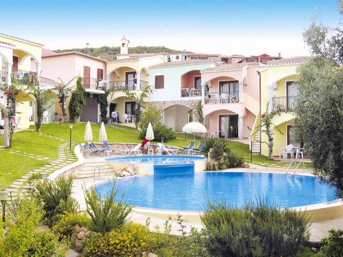 Apartment with pool in the Residence Badus