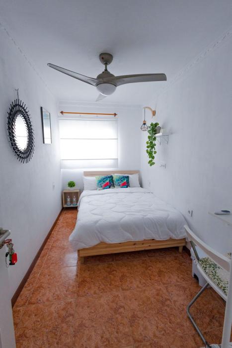 Habitación cama matrimonio piso compartido