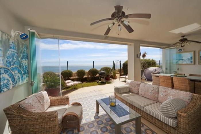 La Perla Beachfront 3 bed Apartment Casares Costa
