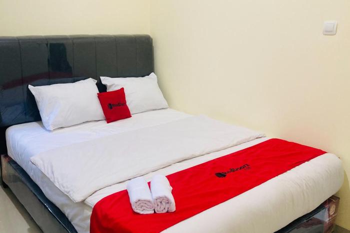 RedDoorz near Paragon Mall Semarang 2