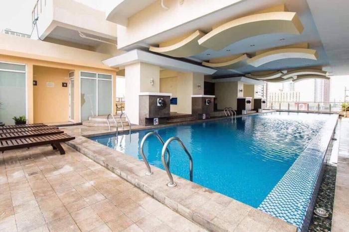 Explore Manila Trendy 1BR unit in Birch Tower