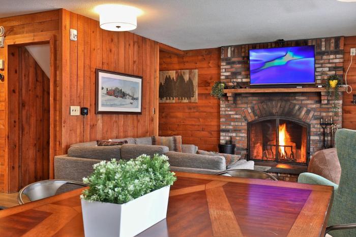 Tanglewood Vista - Great Group Ski Home Close to Mountain, Hot Tub, Sauna, Ski Rental Ticket Deals!