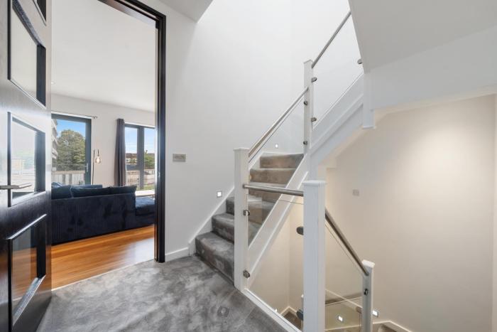 Unique Large, Luxury & StylishTownhouse 5BR