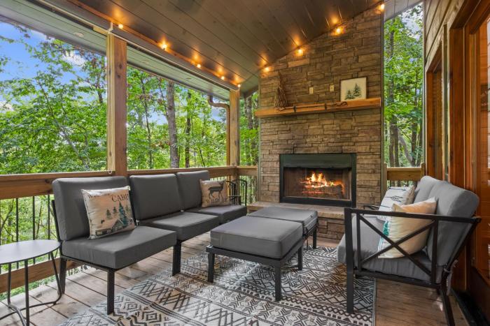 BeauJax Cabin - Blue Ridge, GA - Enjoy Peaceful Forest Views, Soak in the Hot Tub, Rack Up a Game of Pool, and Enjoy Game Nights