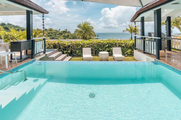 Magnificent villa with ocean view in Puerto Bahia