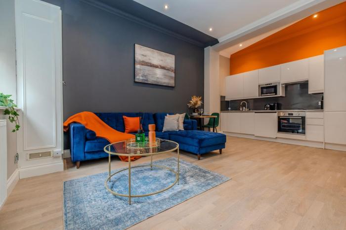 Super Central 1 Bedroom Flat With Balcony Next To Brighton Beach