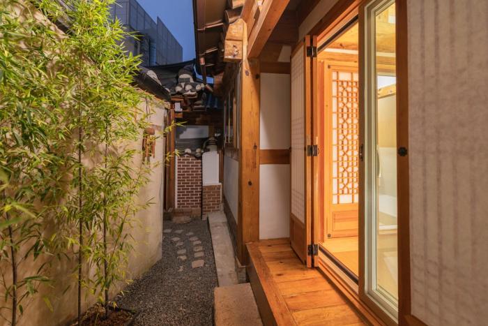 Luxury Hanok Stay Yeonsoom