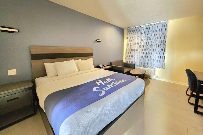 Days Inn by Wyndham Freeport