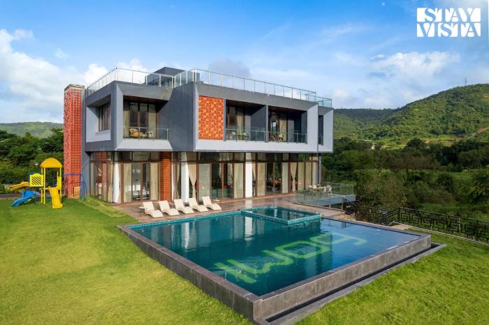 StayVista at The Glen with Private Pool, Jacuzzi & BBQ