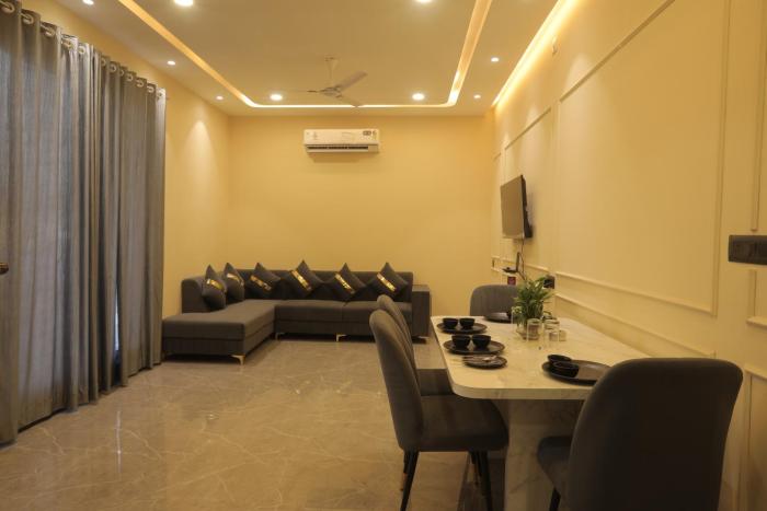 The Golden Glow by Ivory Stays