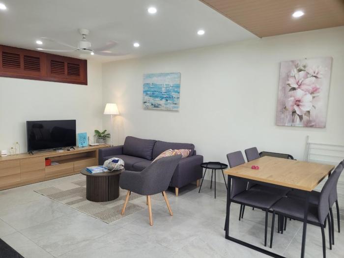 The Delice house near Train street, old Quarter