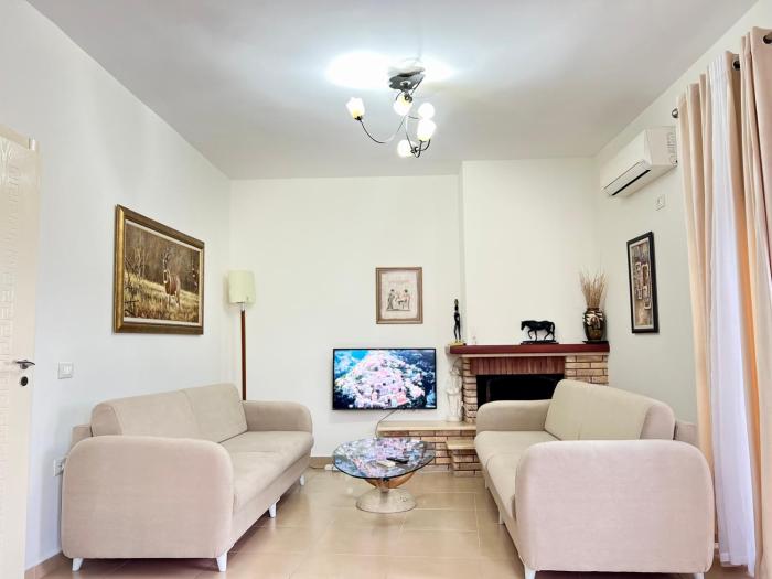 Above the City - Tirana Central Apartment 02