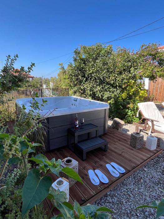 Villa Kallisti - private villa with hot tub, large garden, close to the beach