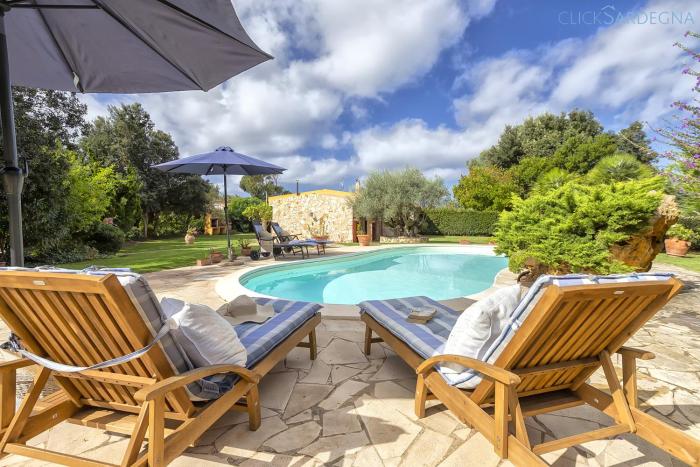 Alghero Villa Rujia with garden and pool
