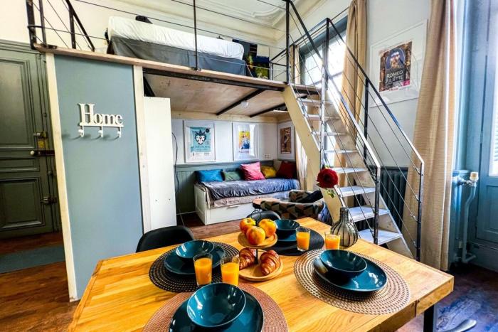 84B9 - "LInterlude" elegant historic flat