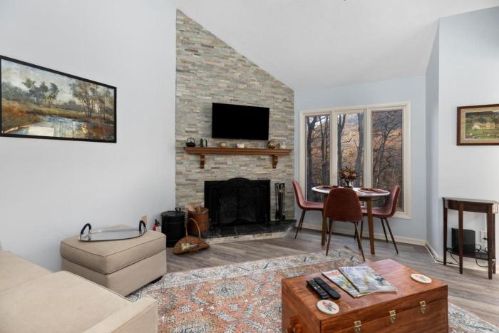 Laurelwood 43 with Wintergreen Advantage