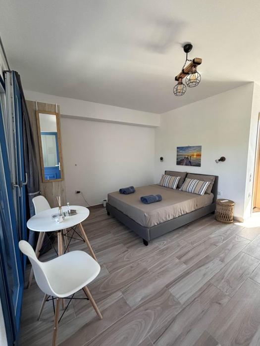 Mare Calmo Studios, Chios