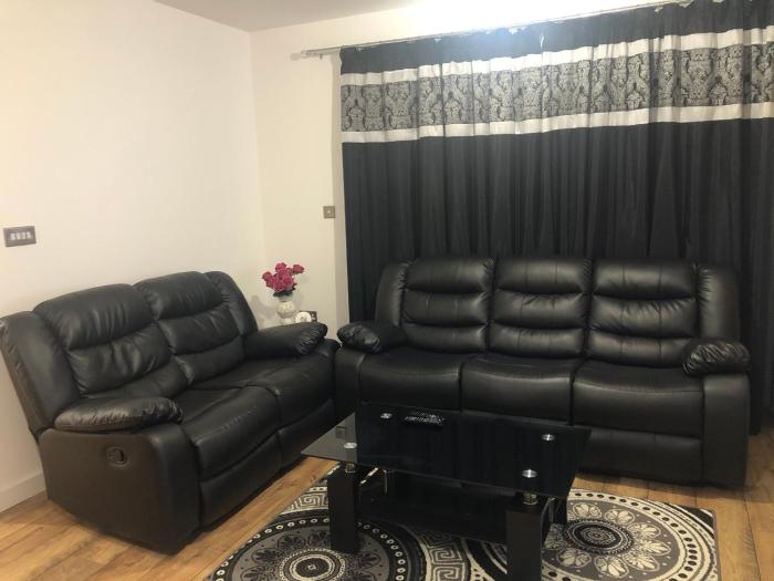 Luxury Kingsize Bedroom with Private Bathroom