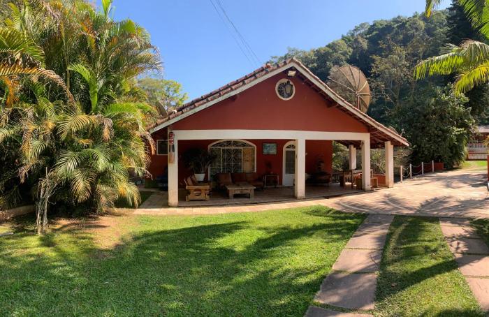 Casa de Campo vista para o Lago em Juquitiba SP