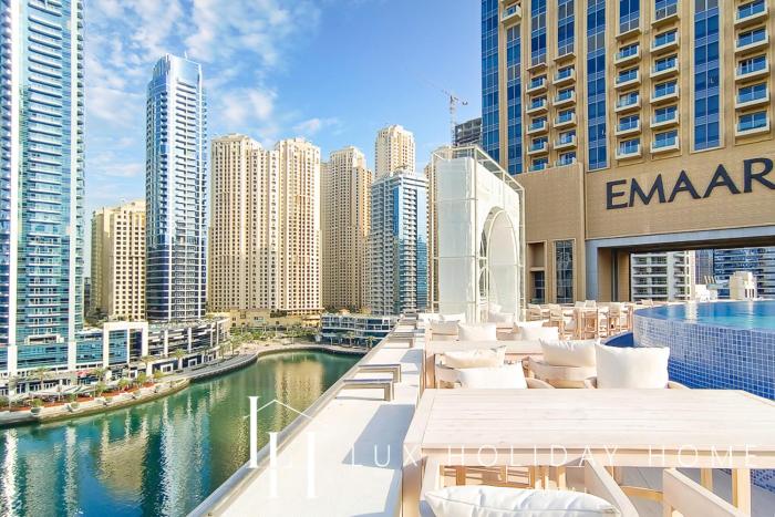 LUX The JW Marina Studio 3