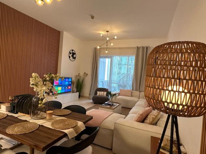 2 Bedrooms Apartment with Marina Views