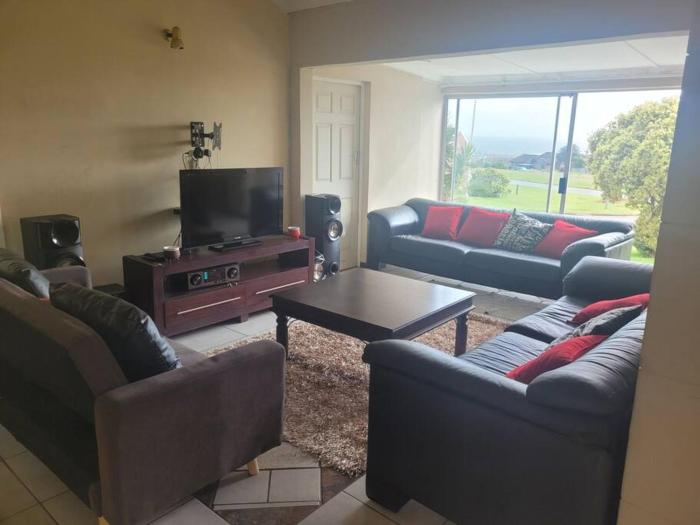 3 bedroom house with parking