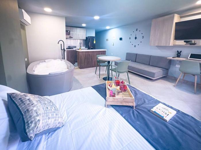 Loft moderno con bañera Medellín 1-03