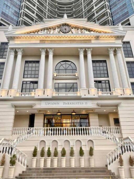 Condo at the heart of BGC located at Uptown Parksuites