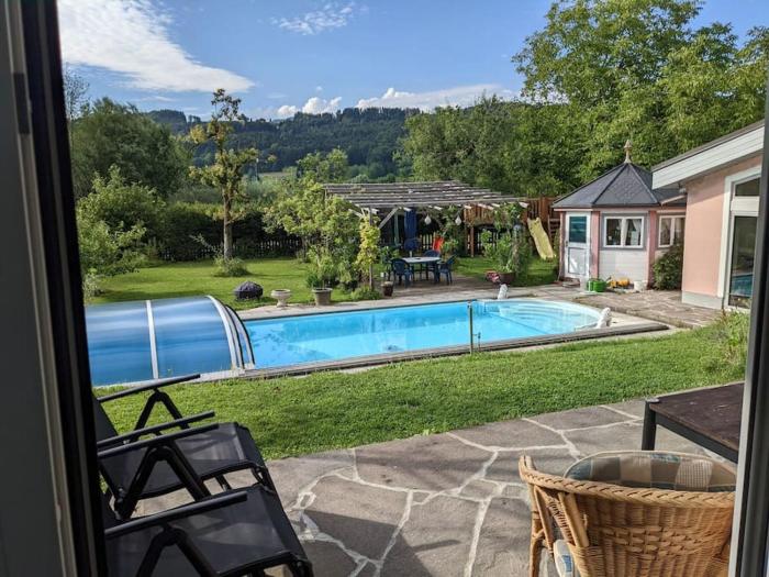 Schöne Wohnung mit Terrasse, Garten und-Pool