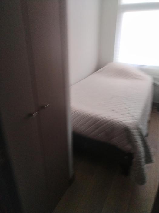 Alquilo pequeño y cómodo cuarto en agradable departamento