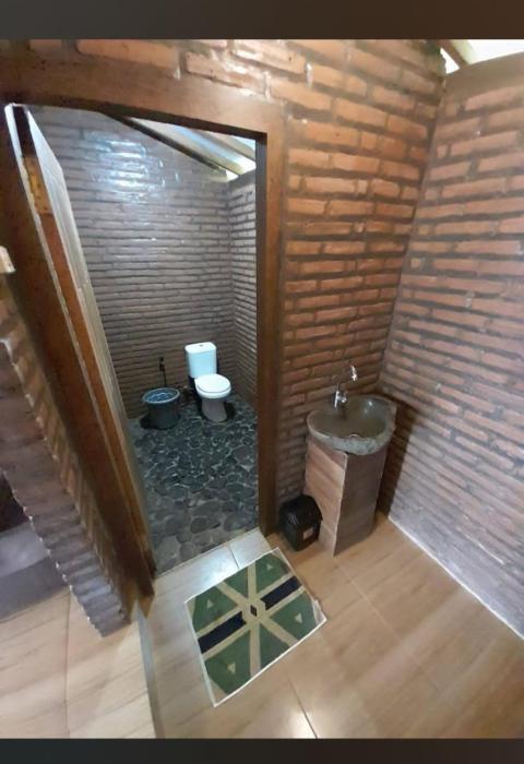 Avrilla Ijen Guest House & Cafe