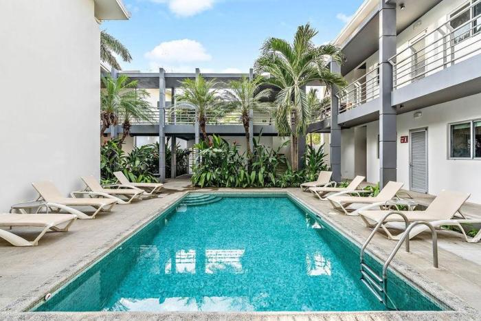 3 Bd Condo Pool Great Location