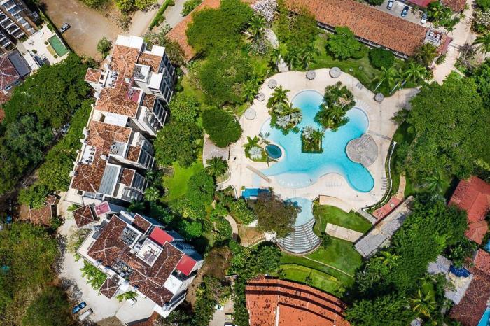 Swim-Up Pool Bar, Walk to Beach & Panoramic Views
