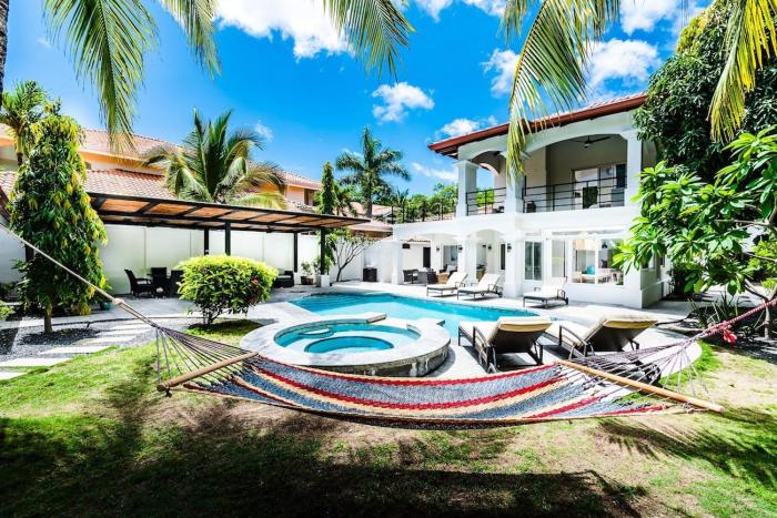 Barefoot Beachfront, Pool, Surf & Private Casita