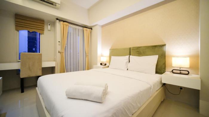 Warm Designed Studio at Orchard Supermall Mansion Apartment By Travelio
