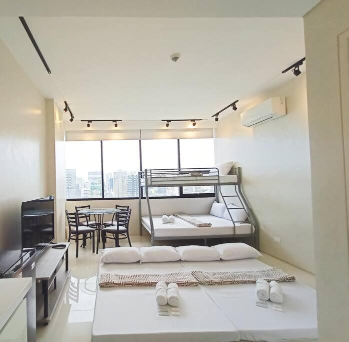 16G Walking distance to Ayala and IT Park with WIFI