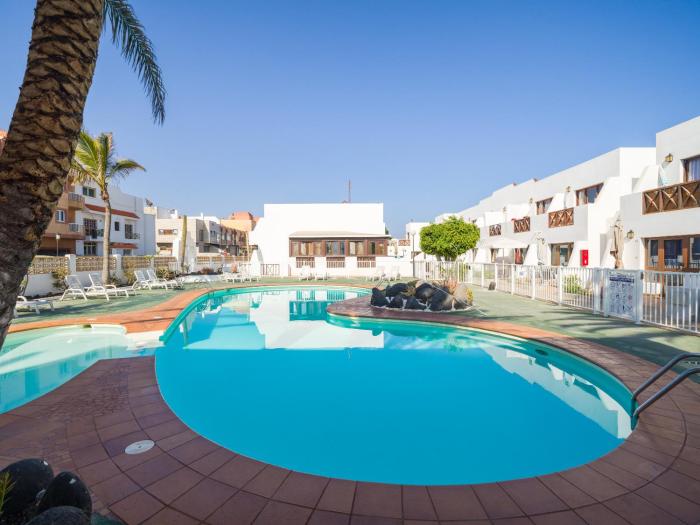 INEIKA in Corralejo - Balcony & Poolside