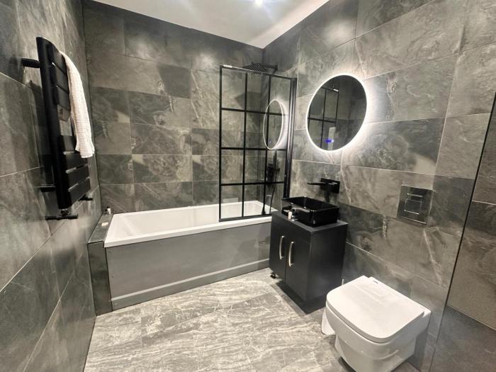 Under New Top Rated Management I Stylish 2BR Apartments I Central Hub I Free Parking I Work Ready Amenities