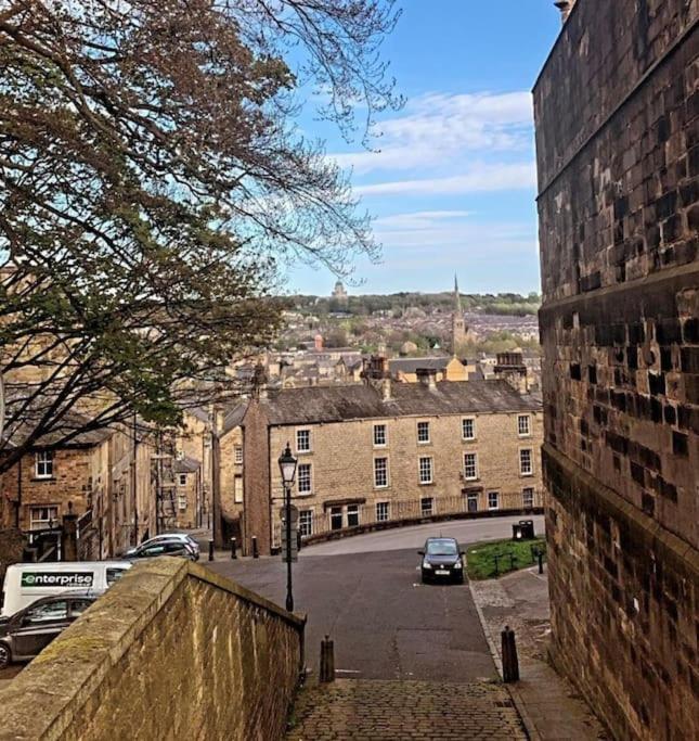 Historic 3 double bed whole house by castle