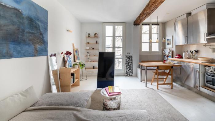 Stylish 1BD Duplex - Stunning Views near Louvre