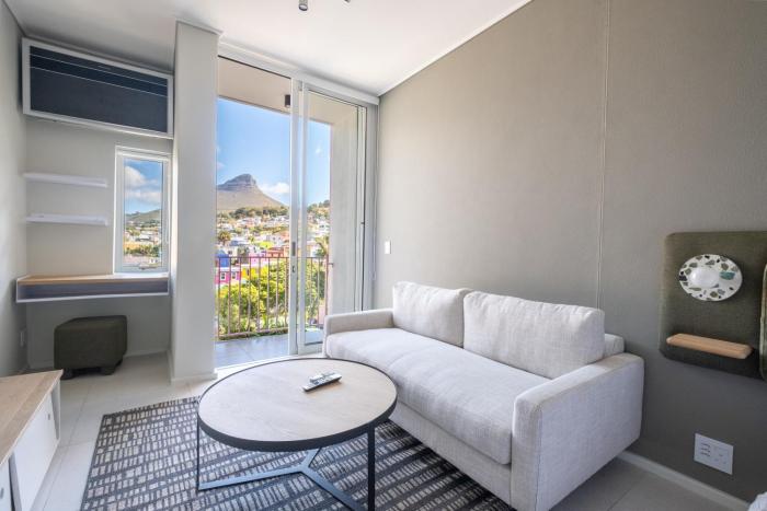 The Rose 602: Modern City Apartment with Views