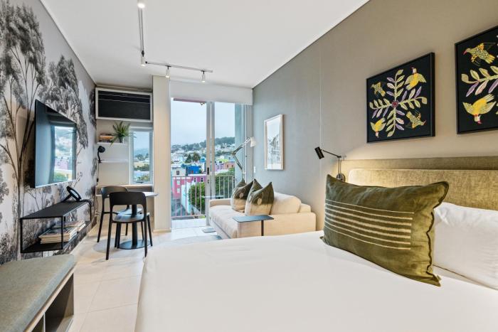 The Rose 502-City Centre Aprt with Rooftop Pool