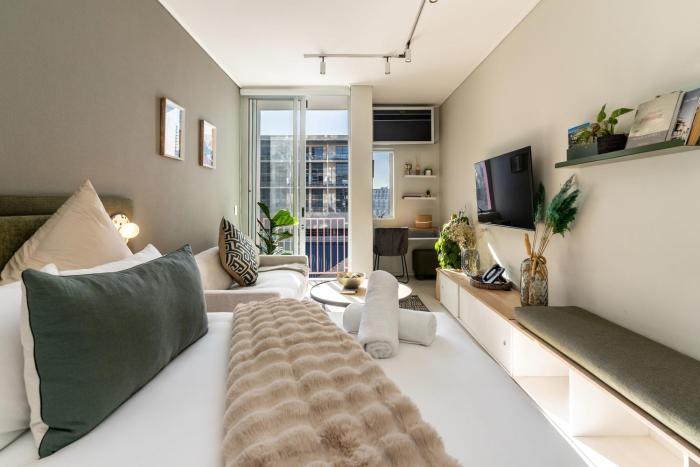 The Rose 507: Studio Apartment with Rooftop Pool